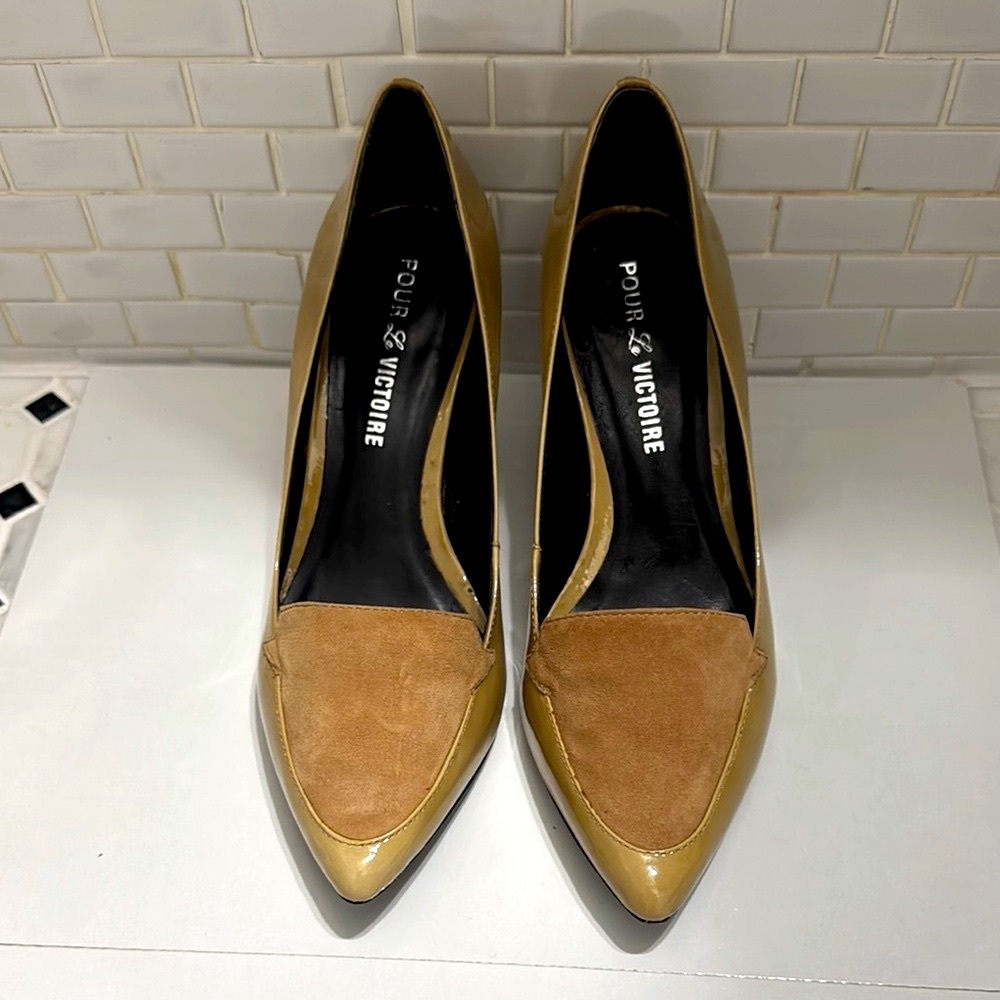 Pour La Victoire Women's camel and tan.3”  Heels. Size 8. Made in Italy. EUC.